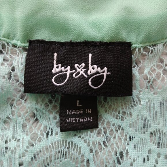 By & By Green Sleeveless Blouse Ruffle Front Women's Size L - Picture 5 of 10